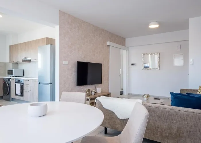 Solaar Faneromeni * Larnaca